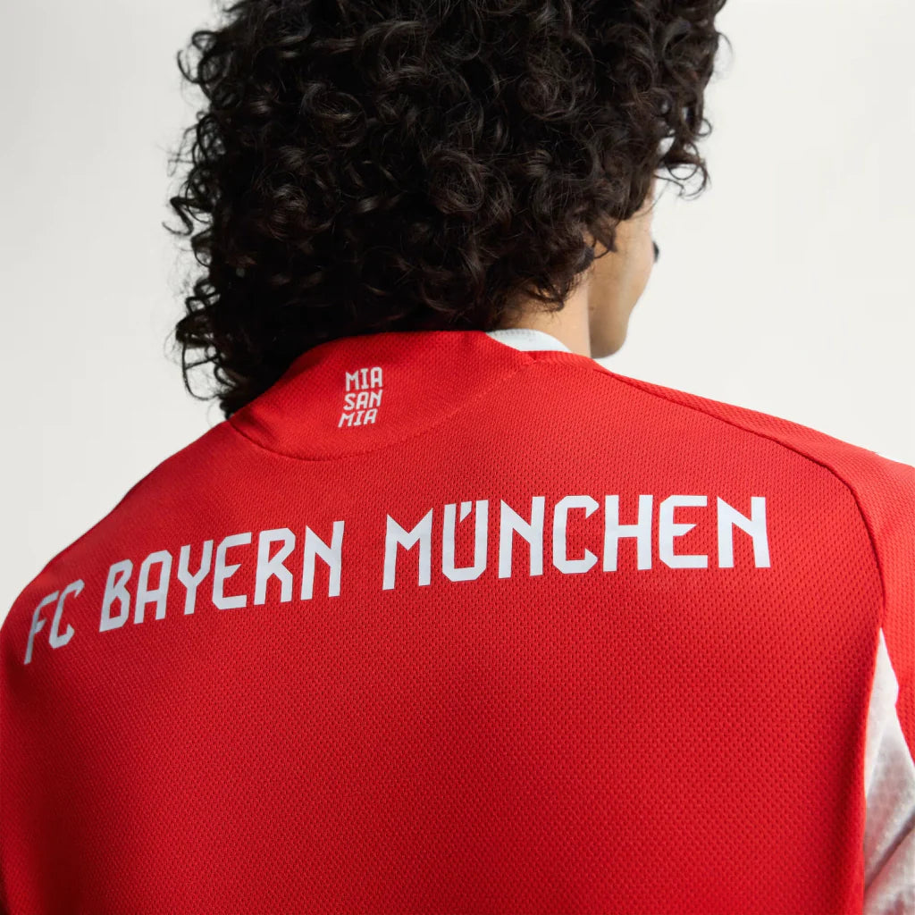 Camisa Bayern Titular 25/26 - Versão Jogador